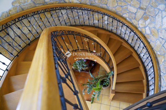 Eladó családi ház, Gyömrőn 740 M Ft, 10 szobás