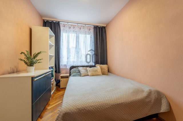 Eladó panellakás, Szegeden 49.9 M Ft, 3 szobás