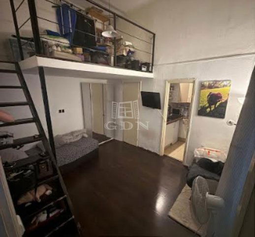 Eladó téglalakás, Budapesten, VI. kerületben 43.5 M Ft, 1 szobás