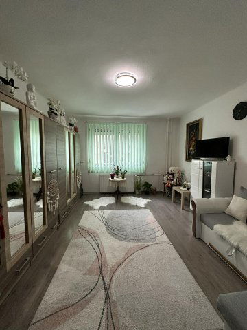 Eladó téglalakás, Komlón, Hóvirág utcában 31 M Ft, 2 szobás