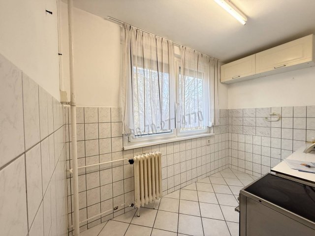 Eladó panellakás, Oroszlányban 32.9 M Ft, 2+1 szobás