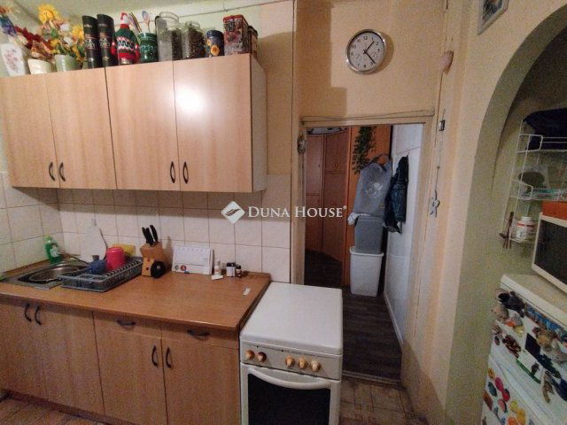 Eladó téglalakás, Tatabányán, Komáromi utcában 34.99 M Ft