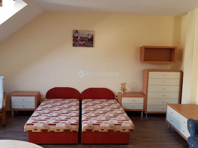 Kiadó téglalakás, albérlet, Pécsett 170 E Ft / hó, 1 szobás