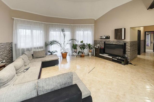 Eladó családi ház, Kecskeméten 119.8 M Ft, 5 szobás