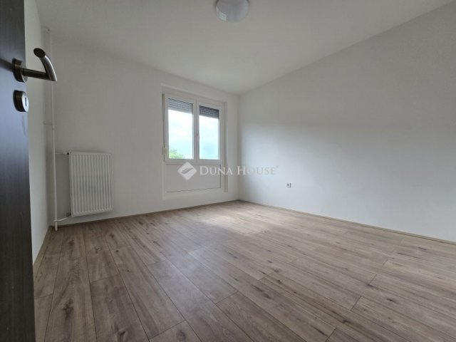 Eladó panellakás, Pécsett 49.7 M Ft, 2 szobás