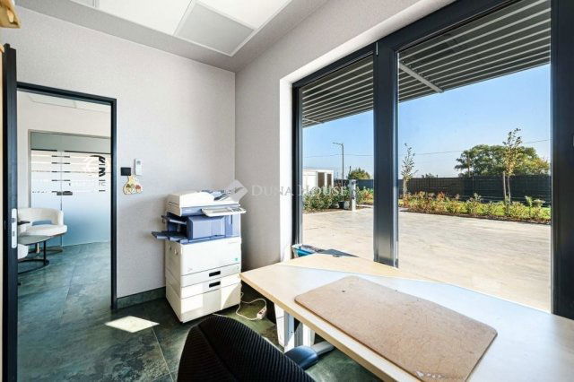 Kiadó ipari ingatlan, Bicskén 2500 E Ft / hó