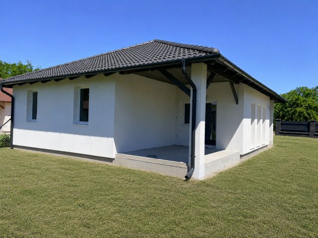 Eladó családi ház, Kiskunlacházán 89.9 M Ft, 3 szobás