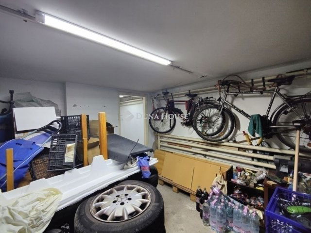 Eladó ikerház, Vecsésen 105 M Ft, 6 szobás