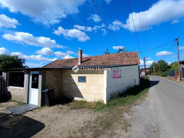 Eladó családi ház, Tápióbicskén 20 M Ft, 4 szobás