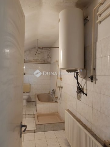 Eladó családi ház, Udvaron 8 M Ft, 4 szobás