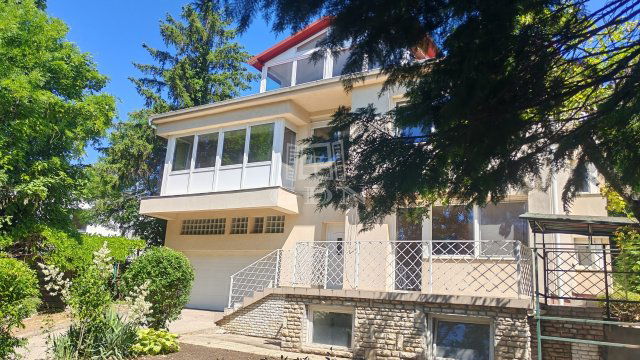 Eladó családi ház, Budapesten, II. kerületben 329.9 M Ft