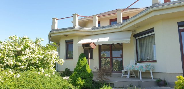 Eladó családi ház, Budakeszin 290 M Ft, 5 szobás