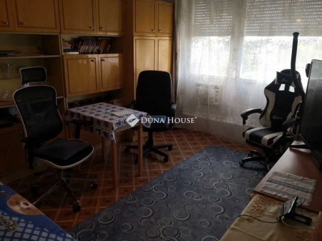 Eladó panellakás, Pécsett, Nagy Imre úton 36.9 M Ft, 2 szobás