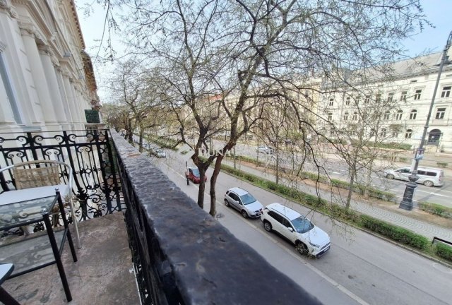 Eladó téglalakás, Budapesten, VI. kerületben 260 M Ft, 4 szobás