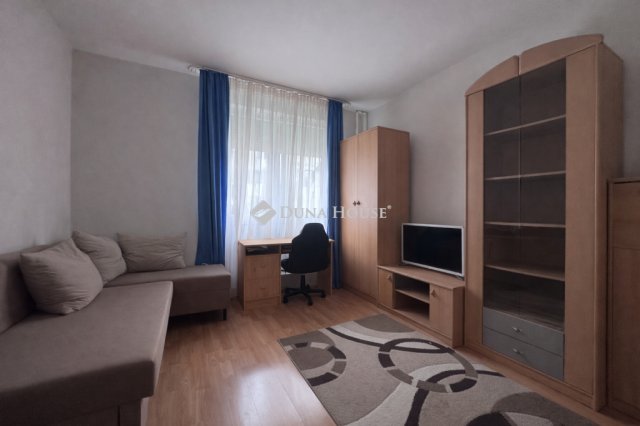 Eladó panellakás, Pécsett 58.49 M Ft, 3 szobás