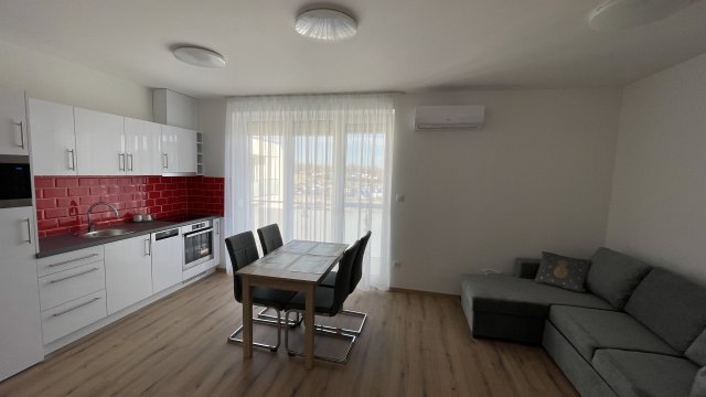 Kiadó téglalakás, albérlet, Győrött 220 E Ft / hó, 3 szobás