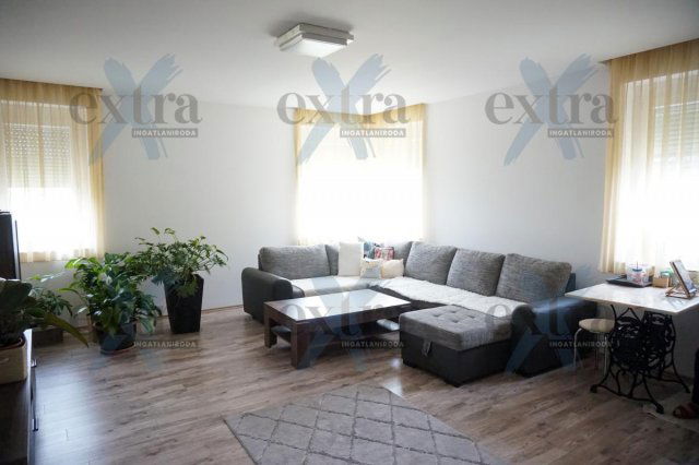 Eladó családi ház, Szegeden 350 M Ft, 6+2 szobás