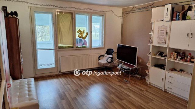 Eladó téglalakás, Szekszárdon 33 M Ft, 2 szobás