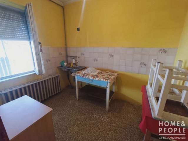 Eladó családi ház, Sándorfalván 74.99 M Ft, 3 szobás