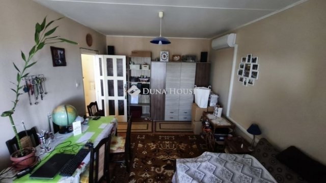 Eladó panellakás, Pécsett 39.9 M Ft, 2 szobás