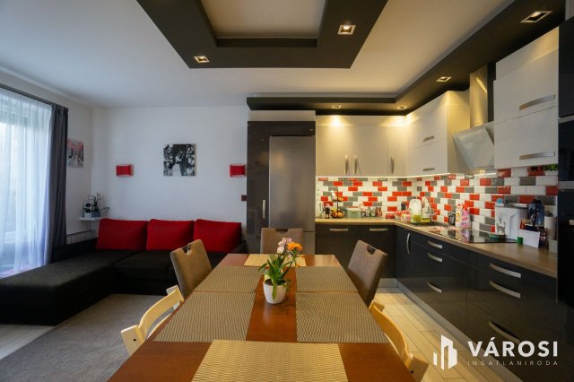 Eladó téglalakás, Győrött 94.5 M Ft, 4 szobás