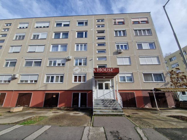 Eladó panellakás, Baján, Duna utcában 36.5 M Ft, 3 szobás