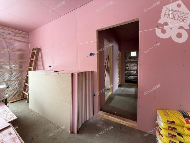 Eladó ikerház, Helvécián 69.9 M Ft, 4 szobás