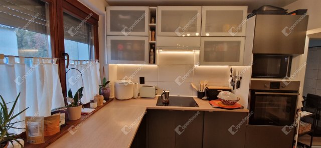 Eladó családi ház, Győrött 100 M Ft, 3 szobás