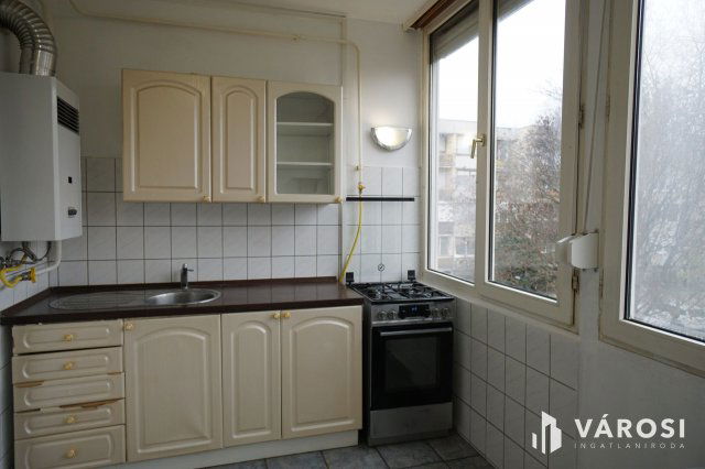 Eladó panellakás, Vácon 51 M Ft, 2 szobás / költözzbe.hu