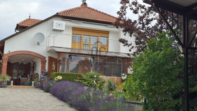 Eladó családi ház, Mecseknádasdon 149.99 M Ft, 6 szobás