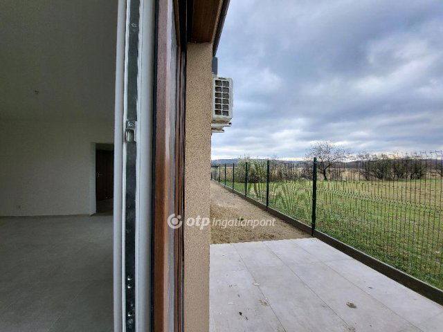 Eladó téglalakás, Szántódon 89.9 M Ft, 3 szobás