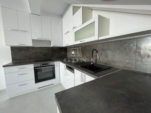 Eladó téglalakás, Szegeden 99.9 M Ft, 3 szobás