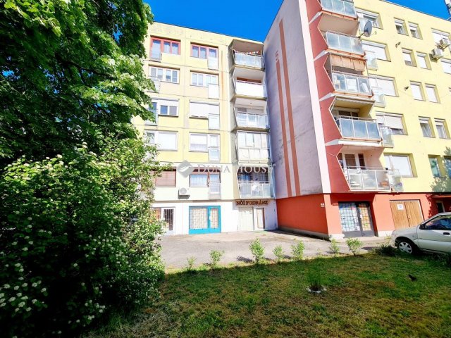 Eladó panellakás, Békéscsabán, Gyulai úton 39.99 M Ft