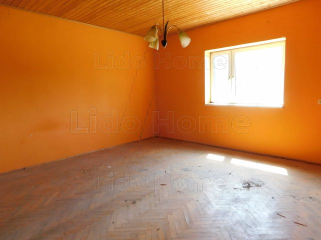 Eladó családi ház, Szakályon 10 M Ft, 10+1 szobás