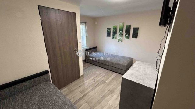 Eladó sorház, Vecsésen 340 M Ft, 12 szobás