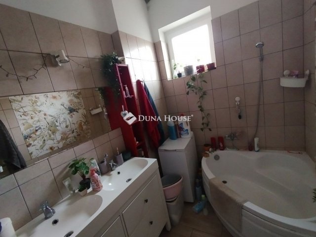 Eladó téglalakás, Budapesten, IV. kerületben 110 M Ft, 5 szobás