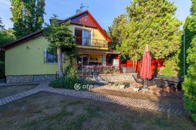 Eladó családi ház, Balatonakarattyán 195 M Ft, 4+1 szobás