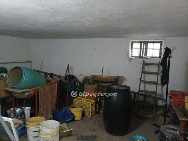 Eladó családi ház, Adácson 35 M Ft, 3 szobás
