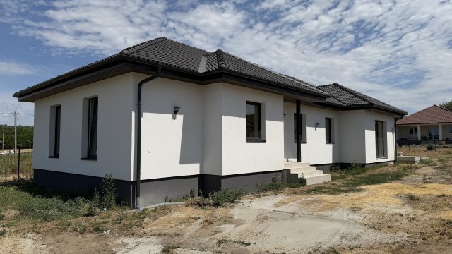 Eladó családi ház, Felpécen 115 M Ft, 5 szobás