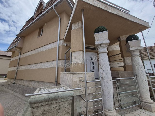 Eladó családi ház, Tiszafüreden 164 M Ft, 5 szobás