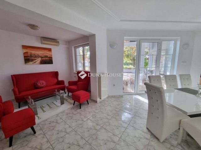 Eladó családi ház, Kápolnásnyéken 199 M Ft, 6 szobás