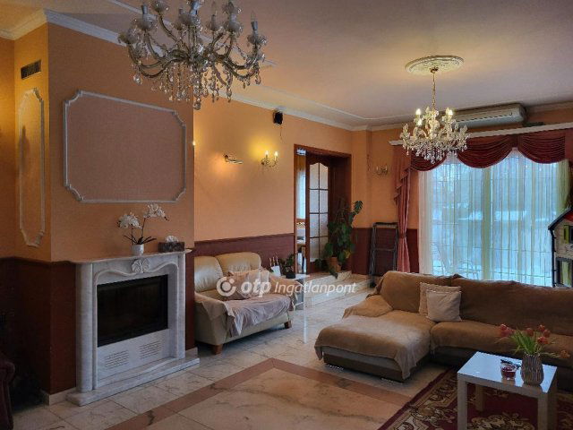 Eladó családi ház, Siófokon 596 M Ft, 9+1 szobás