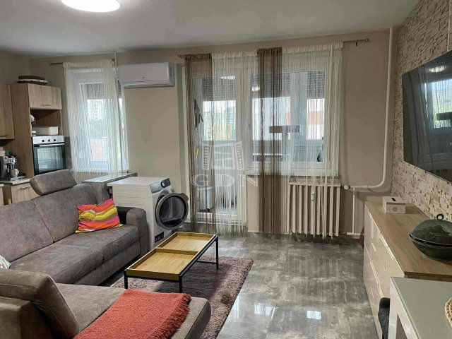 Eladó panellakás, Veszprémben 58 M Ft, 3 szobás