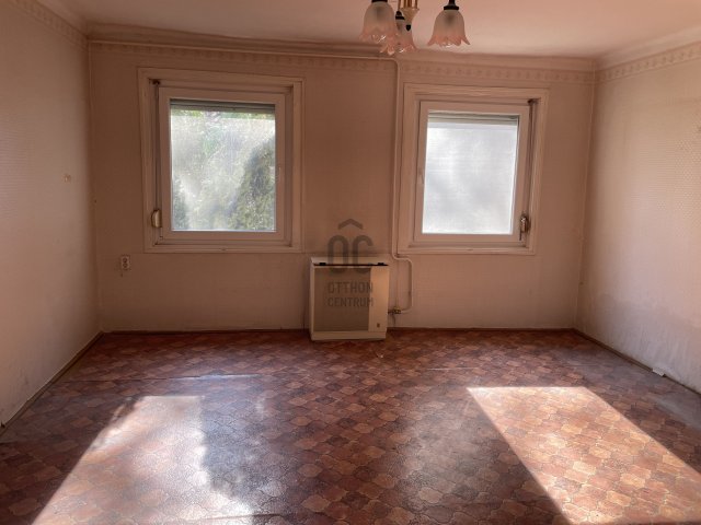 Eladó családi ház, Szolnokon 29.9 M Ft, 2 szobás