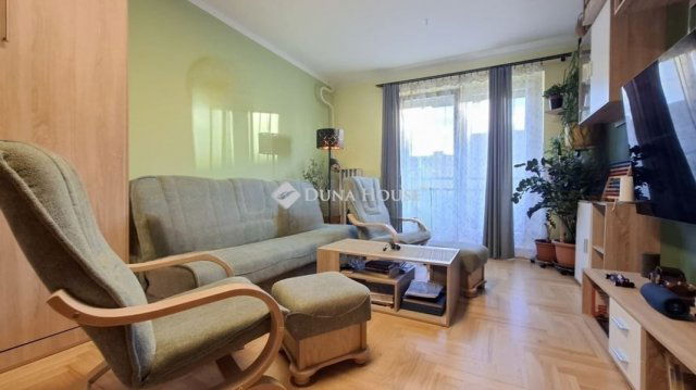 Eladó panellakás, Budapesten, III. kerületben 72.9 M Ft