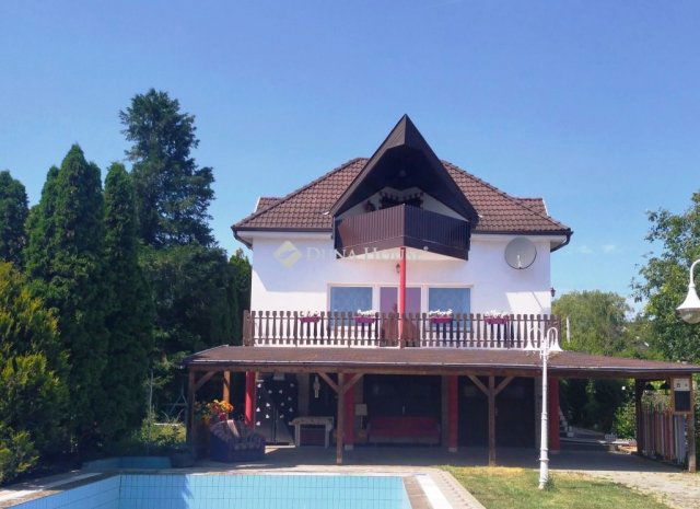 Eladó családi ház, Vonyarcvashegyen, Fő utcában 217.5 M Ft
