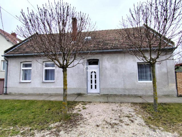 Eladó családi ház, Mosonmagyaróváron 33.9 M Ft, 2 szobás