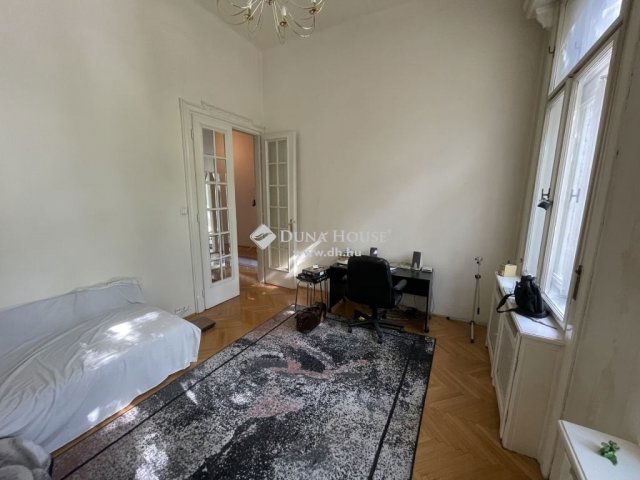 Eladó téglalakás, Budapesten, VI. kerületben 158 M Ft, 2 szobás