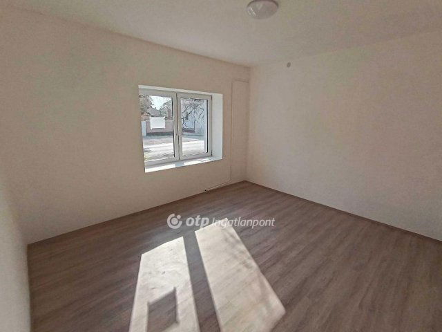 Eladó családi ház, Zagyvarékason 13.5 M Ft, 2 szobás