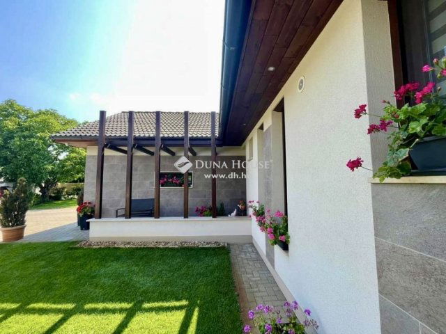 Eladó családi ház, Kecskeméten 150 M Ft, 4 szobás